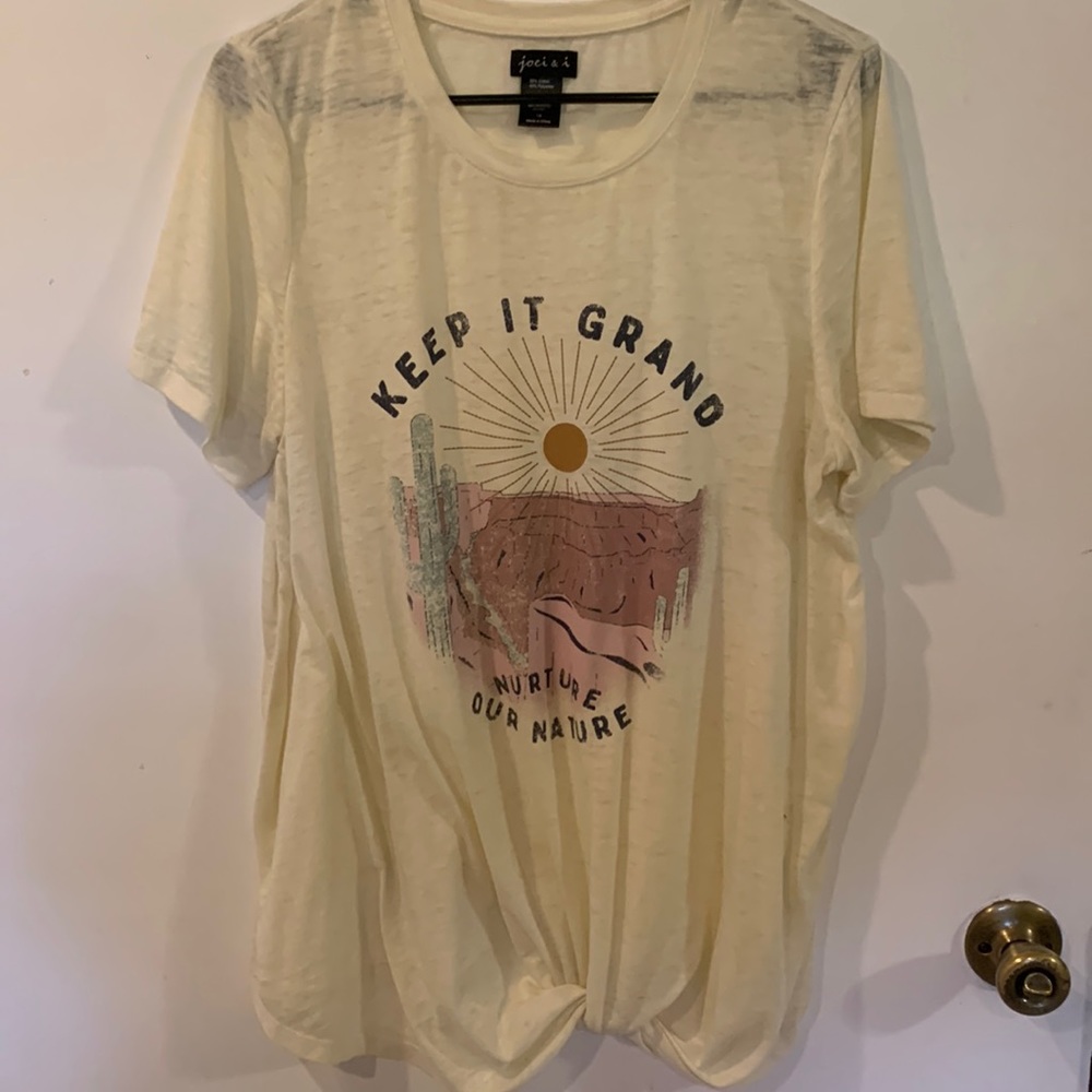 Sheer 1X tshirt with knot